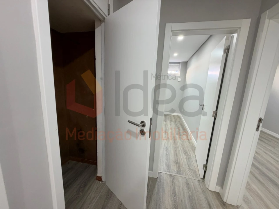 Apartamento T2 para Venda em Laranjeiro e Feijó Foto 7