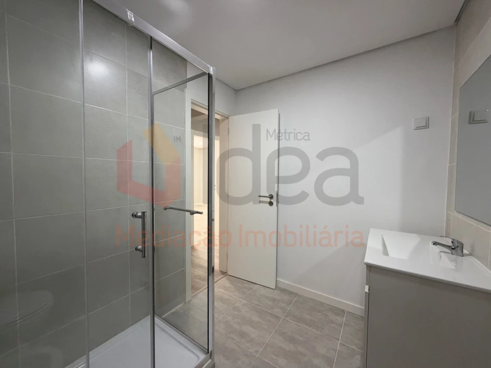 Apartamento T2 para Venda em Laranjeiro e Feijó Foto 12