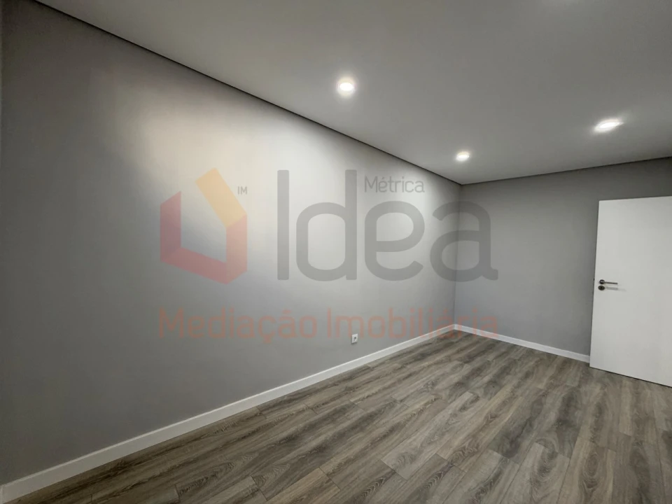 Apartamento T2 para Venda em Laranjeiro e Feijó Foto 9