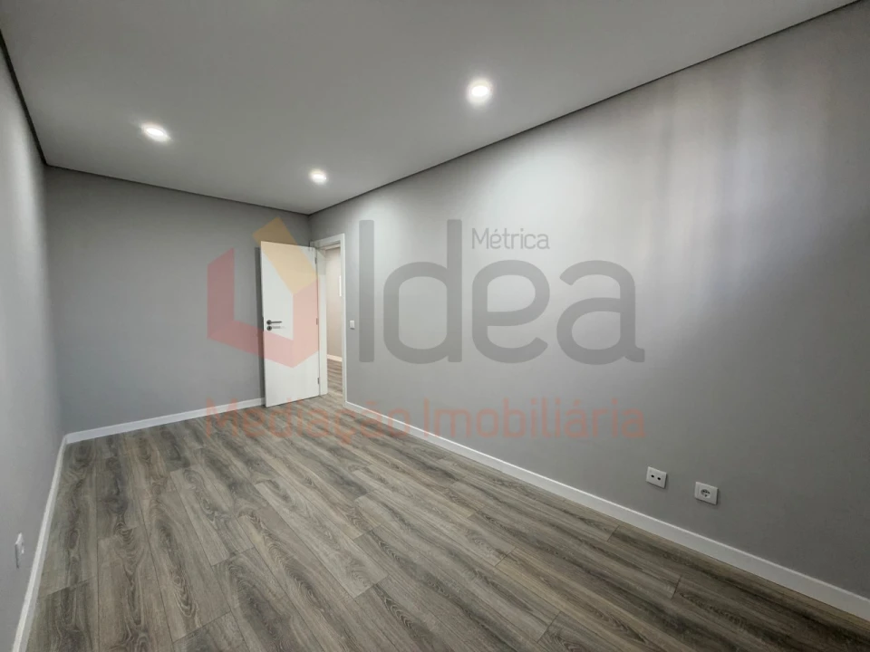 Apartamento T2 para Venda em Laranjeiro e Feijó Foto 13