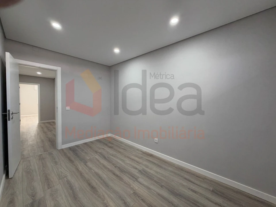 Apartamento T2 para Venda em Laranjeiro e Feijó Foto 17