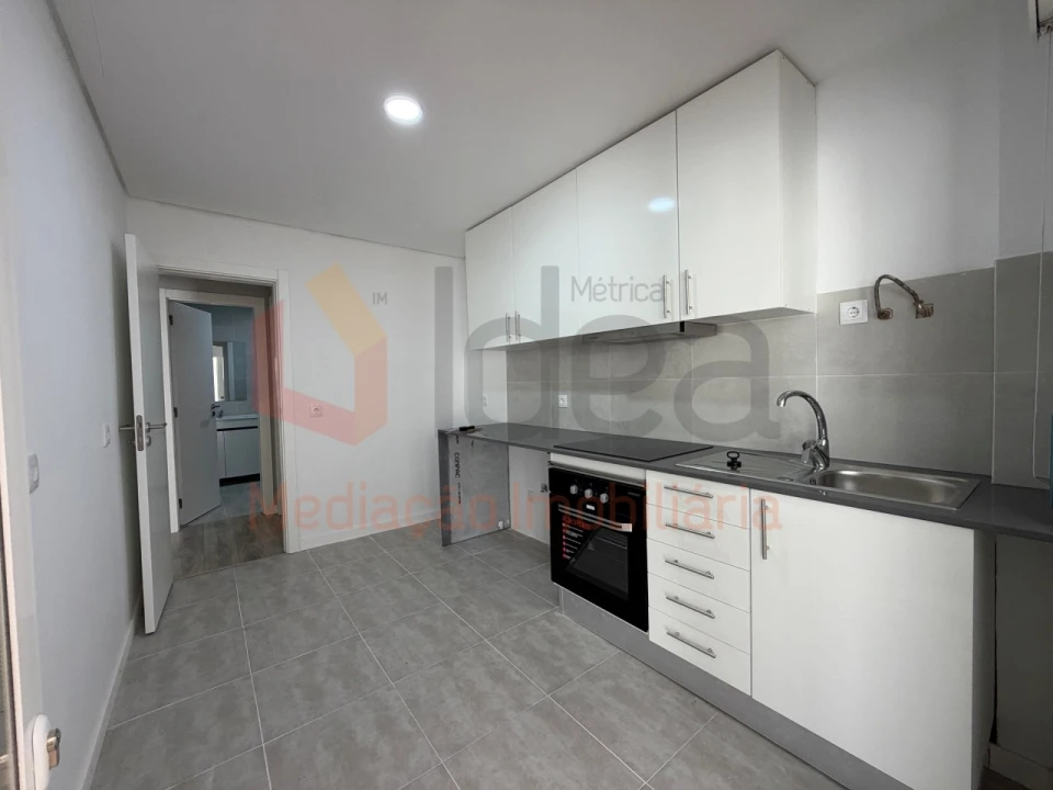 Apartamento T2 para Venda em Laranjeiro e Feijó Foto 4