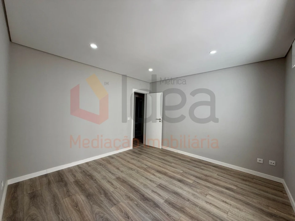 Apartamento T2 para Venda em Laranjeiro e Feijó Foto 1