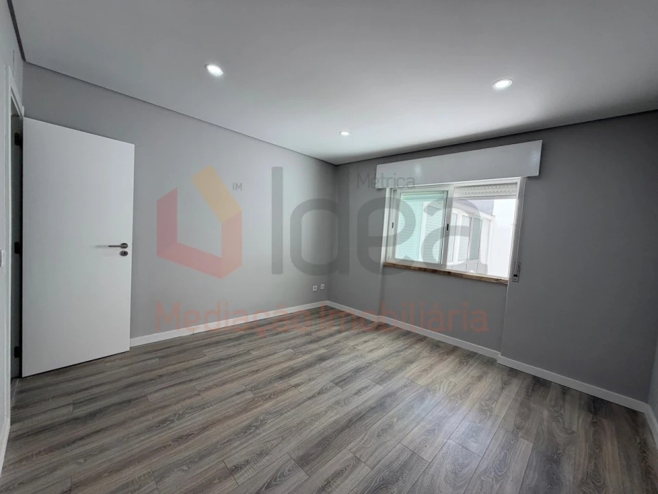 Apartamento T2 para Venda em Laranjeiro e Feijó Foto 2