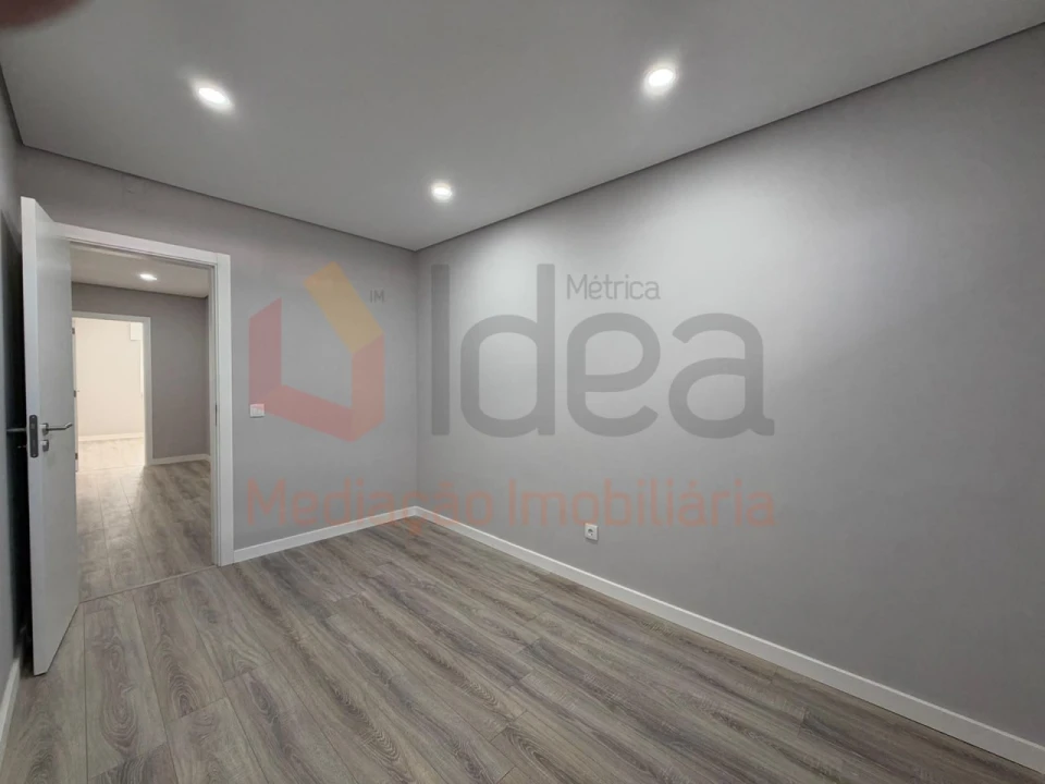 Apartamento T2 para Venda em Laranjeiro e Feijó Foto 15
