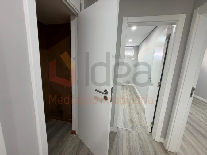 Apartamento T2 para Venda em Laranjeiro e Feijó Foto 7