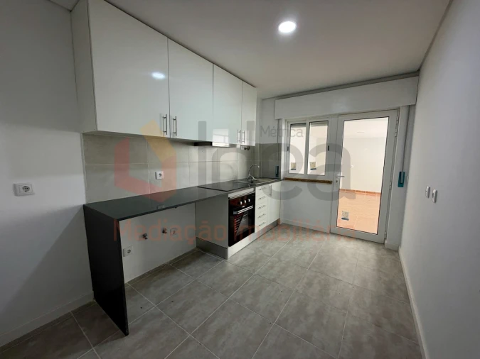 Apartamento T2 para Venda em Laranjeiro e Feijó Foto 3
