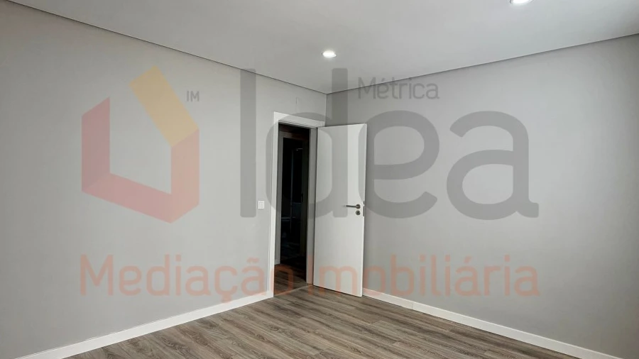 Apartamento T2 para Venda em Laranjeiro e Feijó