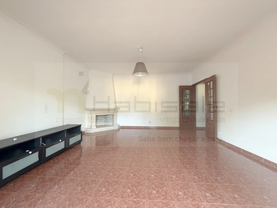 Apartamento T2 para Venda em Carcavelos e Parede Foto 8