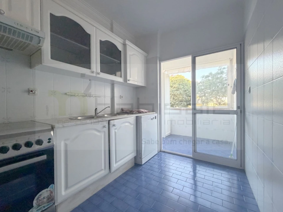 Apartamento T2 para Venda em Carcavelos e Parede Foto 13