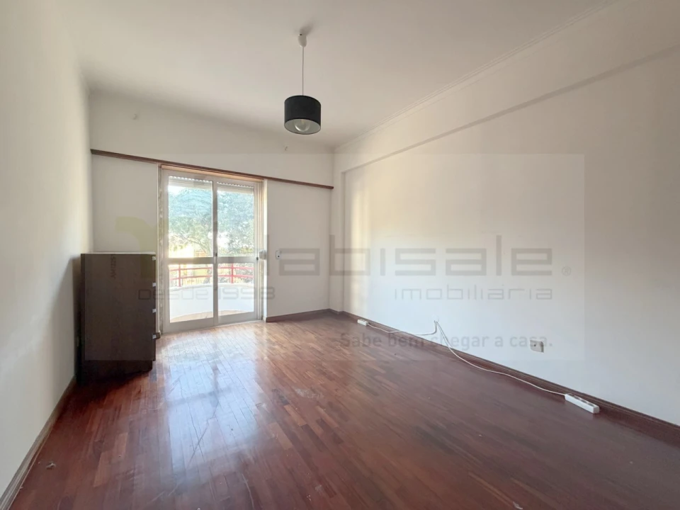 Apartamento T2 para Venda em Carcavelos e Parede Foto 17
