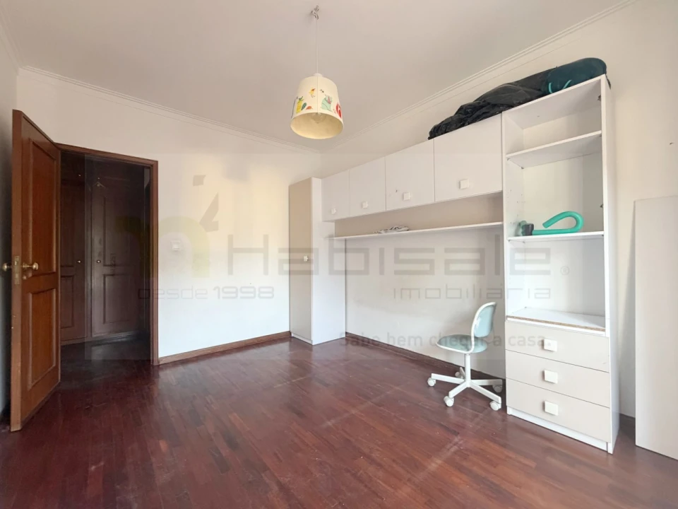 Apartamento T2 para Venda em Carcavelos e Parede Foto 18