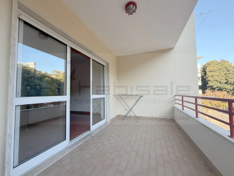 Apartamento T2 para Venda em Carcavelos e Parede Foto 9