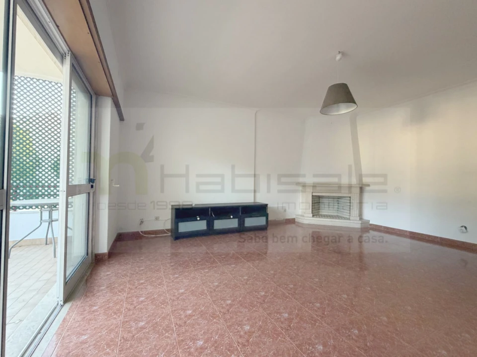 Apartamento T2 para Venda em Carcavelos e Parede Foto 11