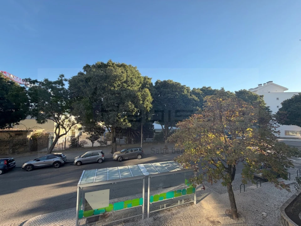 Apartamento T2 para Venda em Carcavelos e Parede Foto 23