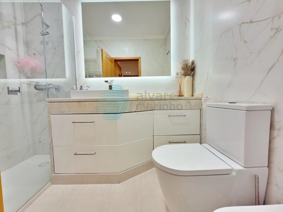 Apartamento T2 para Venda em Santa Maria, São Pedro e Matacães Foto 20