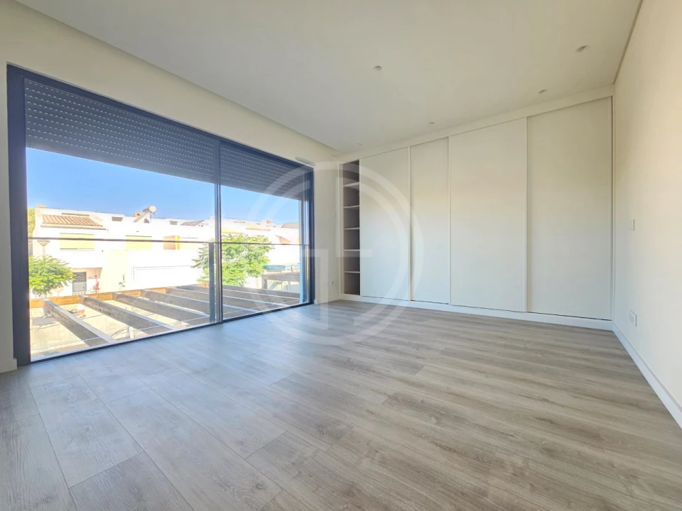Moradia T4 para Venda em Montenegro Foto 17