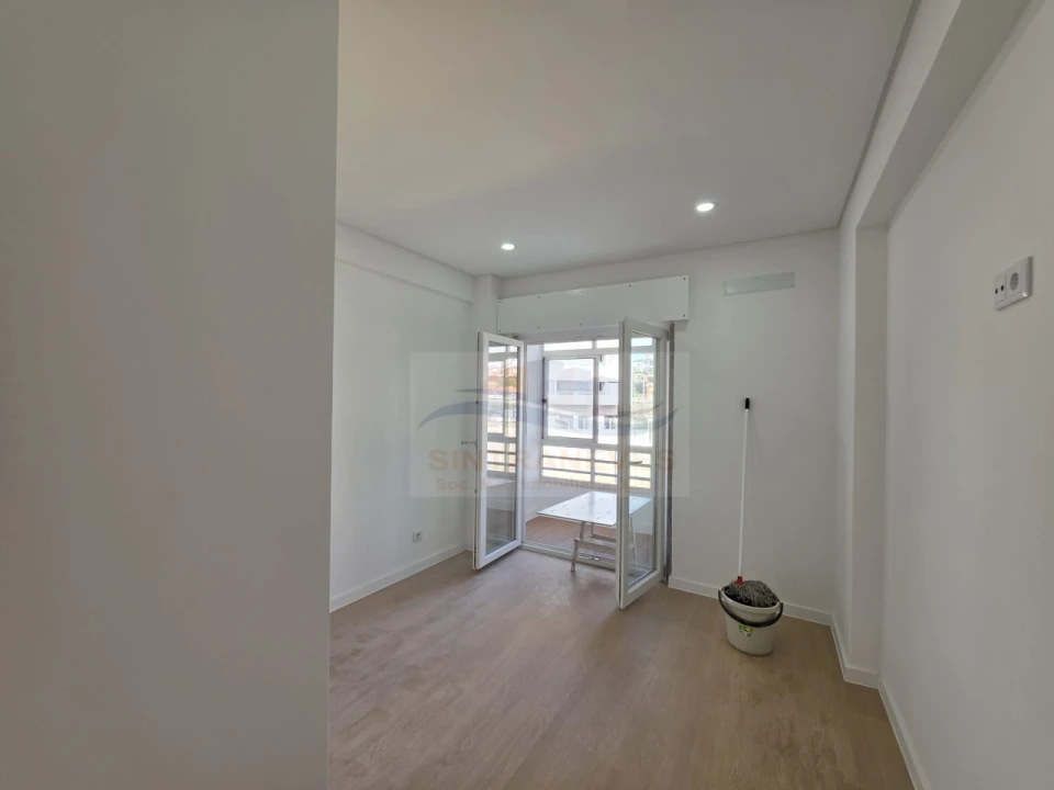 Apartamento T2 para Venda em Venteira Foto 21