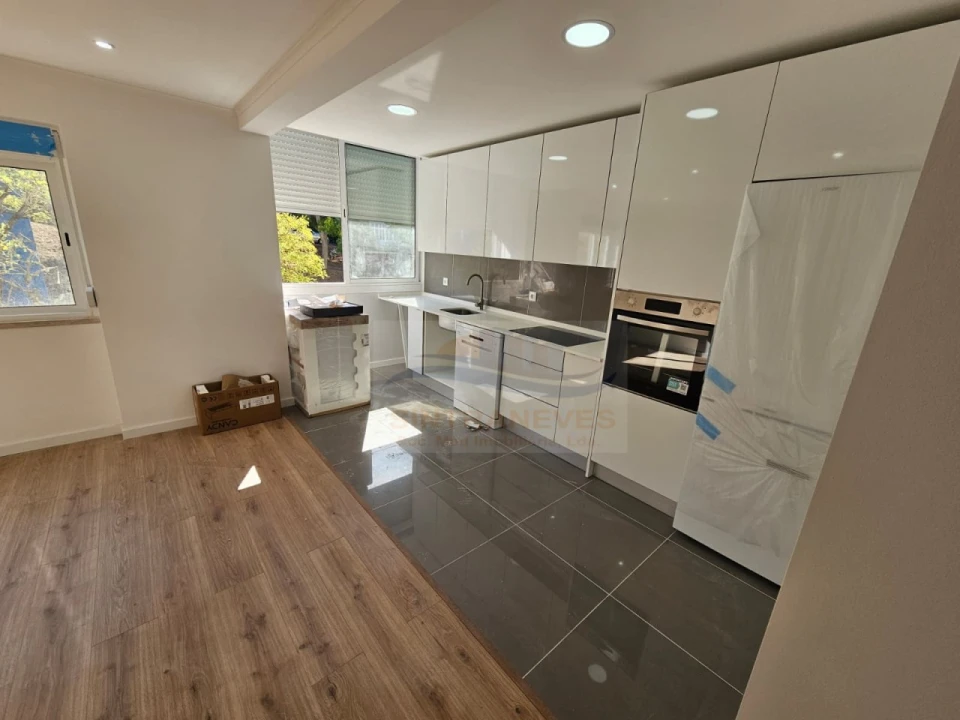 Apartamento T2 para Venda em Venteira Foto 3