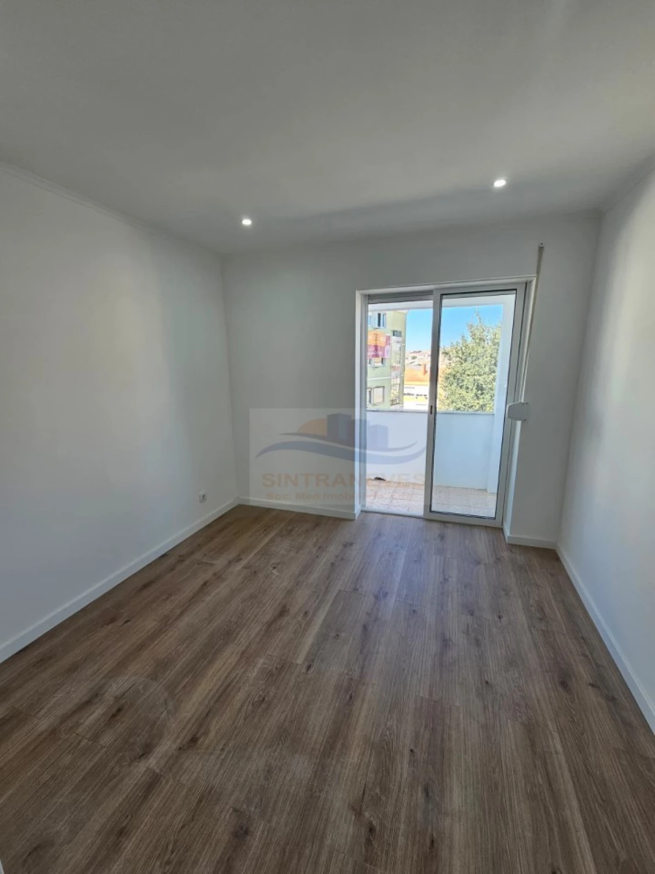 Apartamento T2 para Venda em Venteira Foto 12