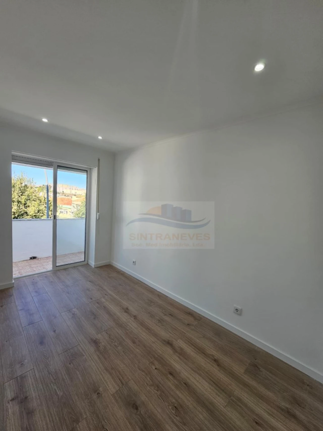 Apartamento T2 para Venda em Venteira Foto 16