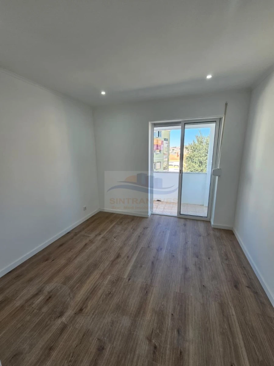 Apartamento T2 para Venda em Venteira Foto 12