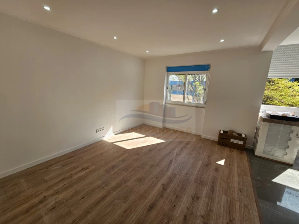 Apartamento T2 para Venda em Venteira Foto 4