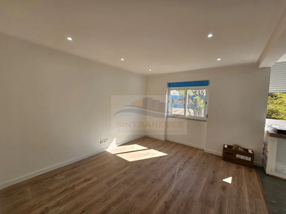 Apartamento T2 para Venda em Venteira Foto 5
