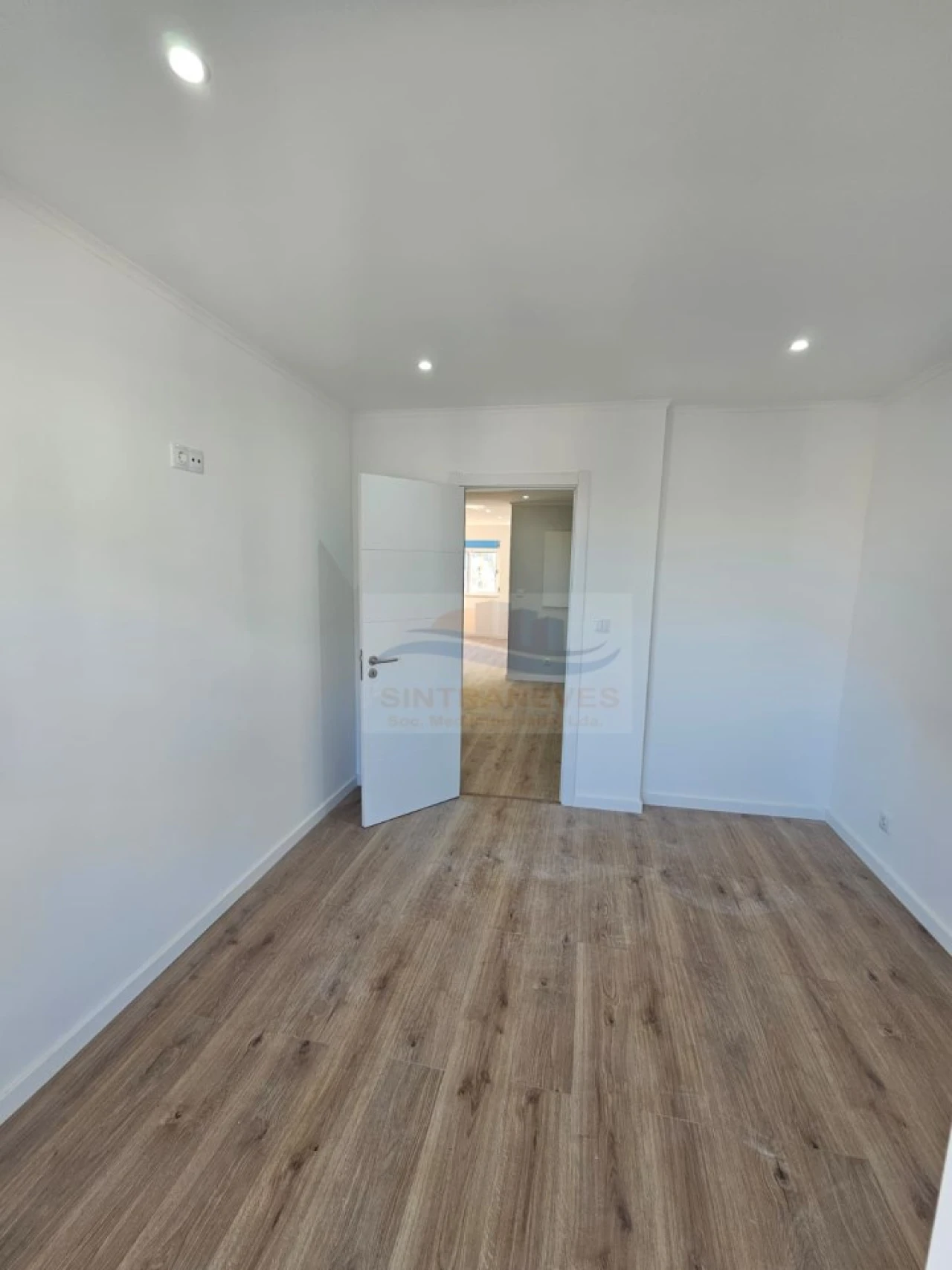 Apartamento T2 para Venda em Venteira Foto 9