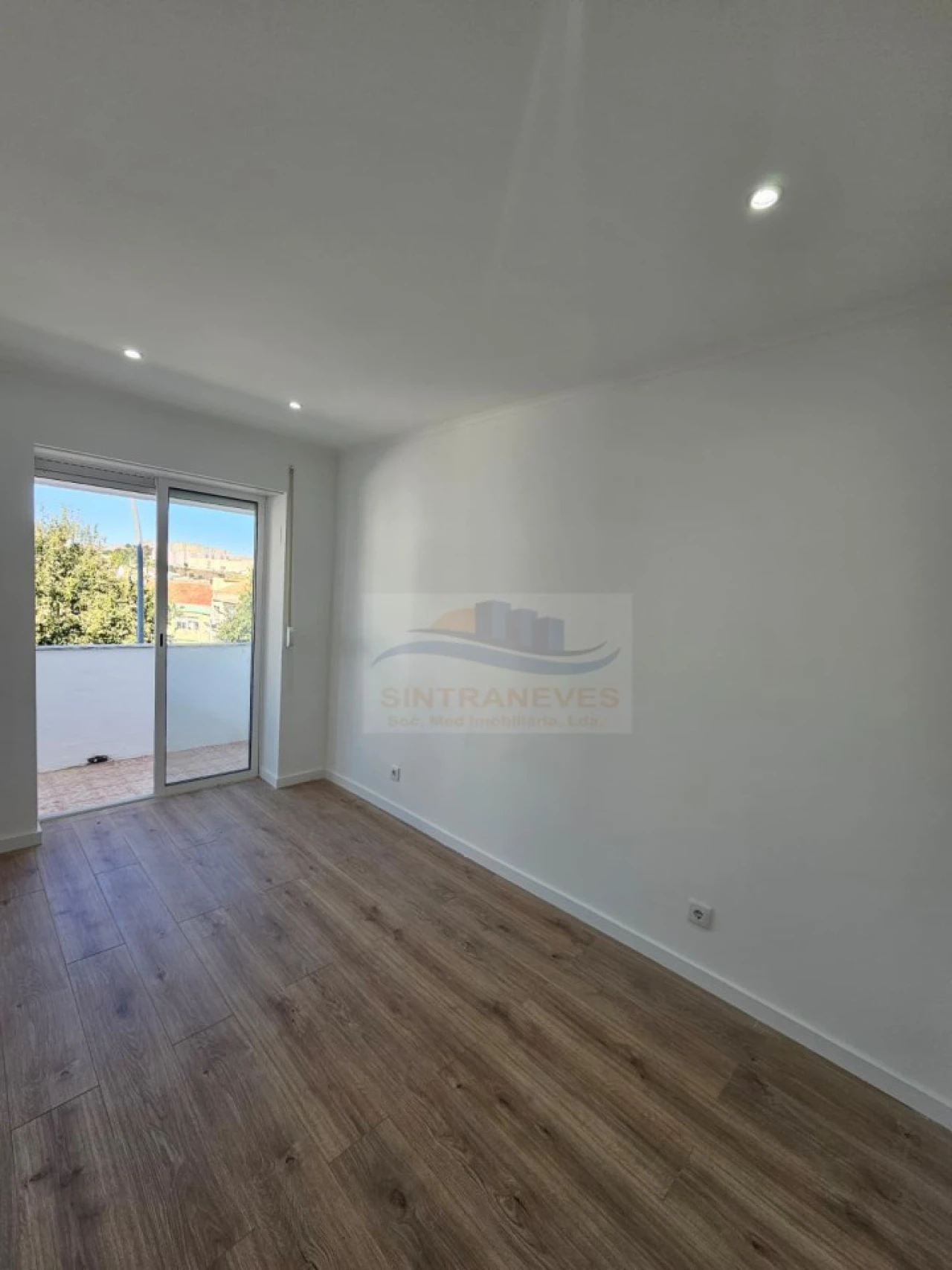Apartamento T2 para Venda em Venteira Foto 16