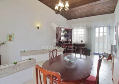 Moradia T4 para Venda em Angra (Nossa Senhora da Conceição)