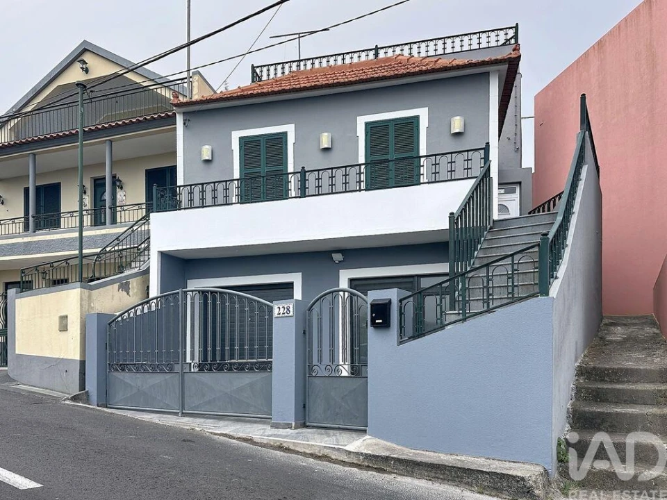 Moradia T3 para Venda em Ribeira Brava Foto 1