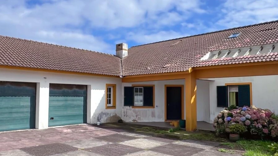 Moradia T4 para Venda em Horta (Conceição)