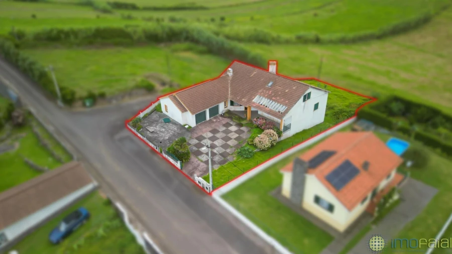 Moradia T4 para Venda em Horta (Conceição)