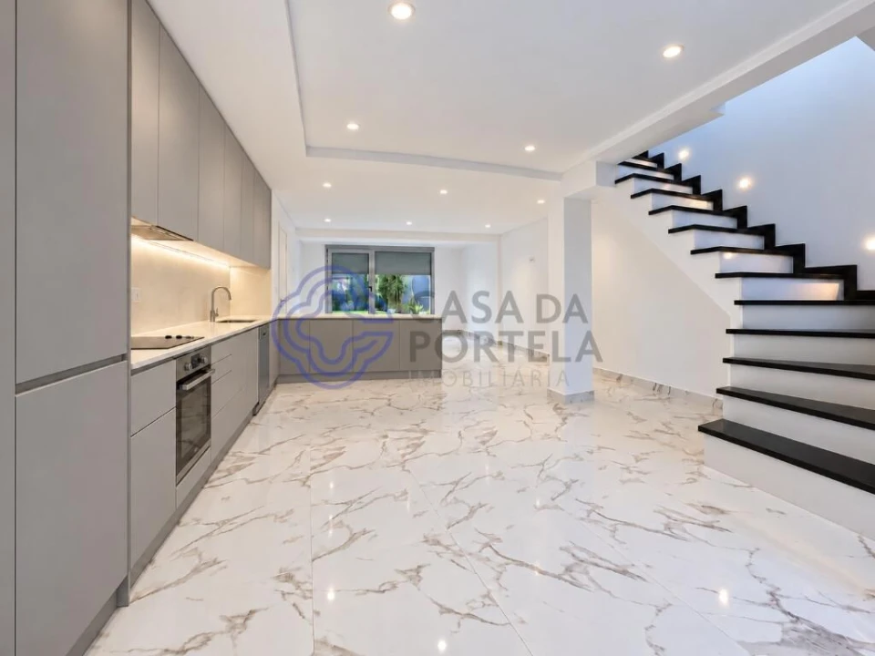 Moradia T2 para Venda em Golães Foto 1