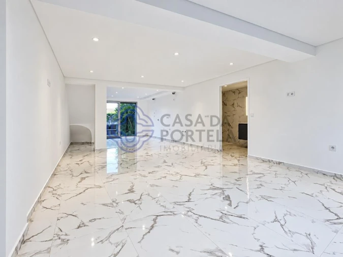 Moradia T2 para Venda em Golães Foto 3