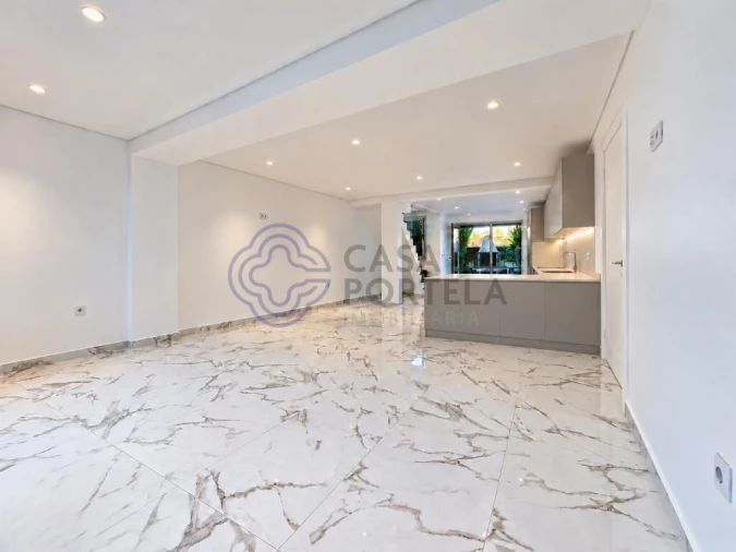 Moradia T2 para Venda em Golães Foto 2