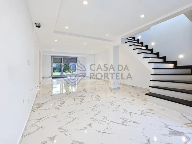 Moradia T2 para Venda em Golães Foto 2