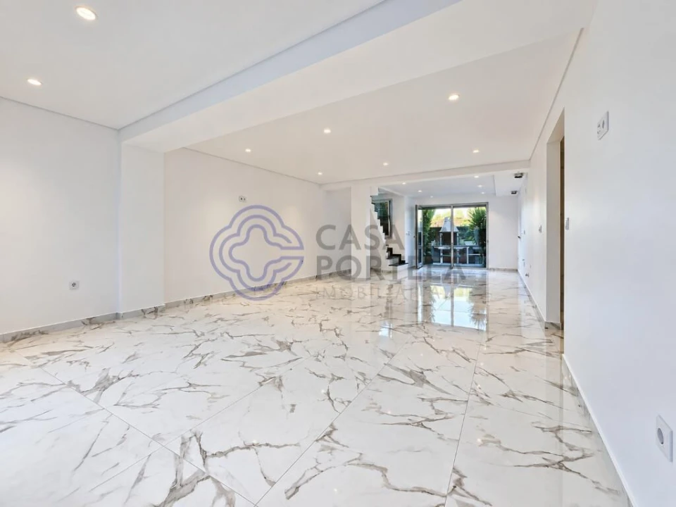 Moradia T2 para Venda em Golães Foto 1