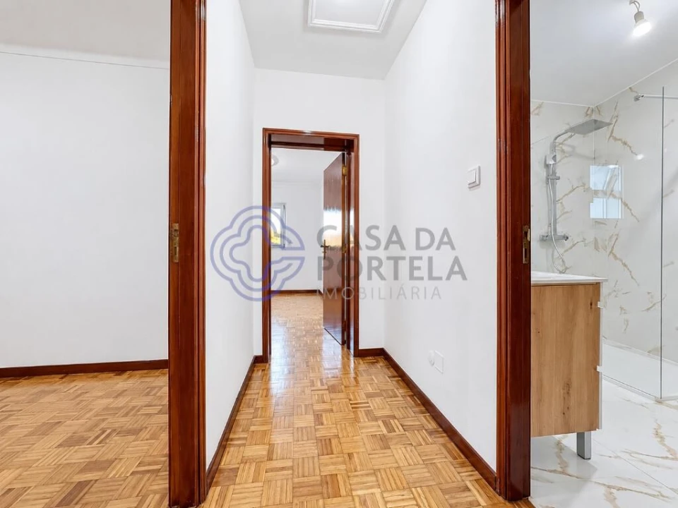 Moradia T2 para Venda em Golães Foto 16