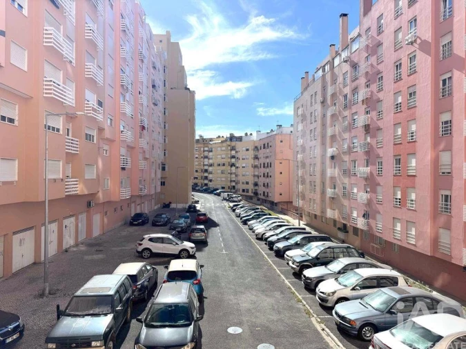 Apartamento T2 para Venda em Rio de Mouro Foto 3