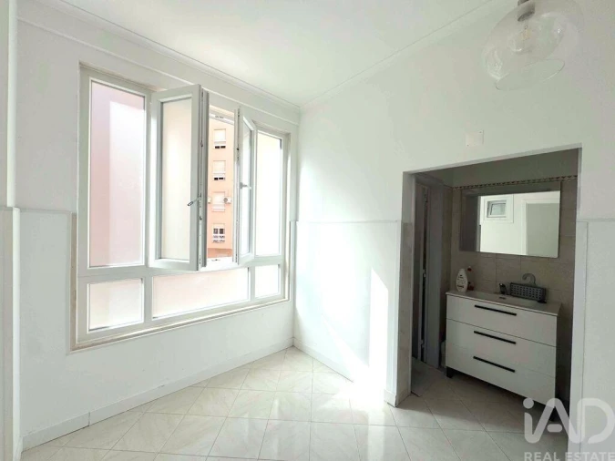 Apartamento T2 para Venda em Rio de Mouro Foto 2