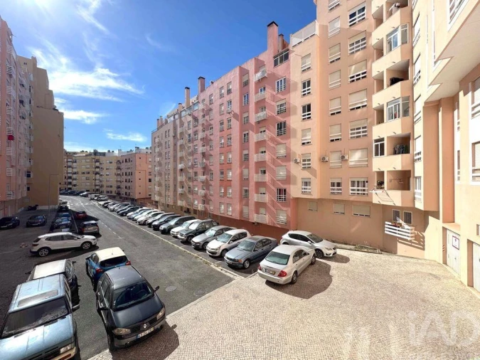 Apartamento T2 para Venda em Rio de Mouro Foto 28