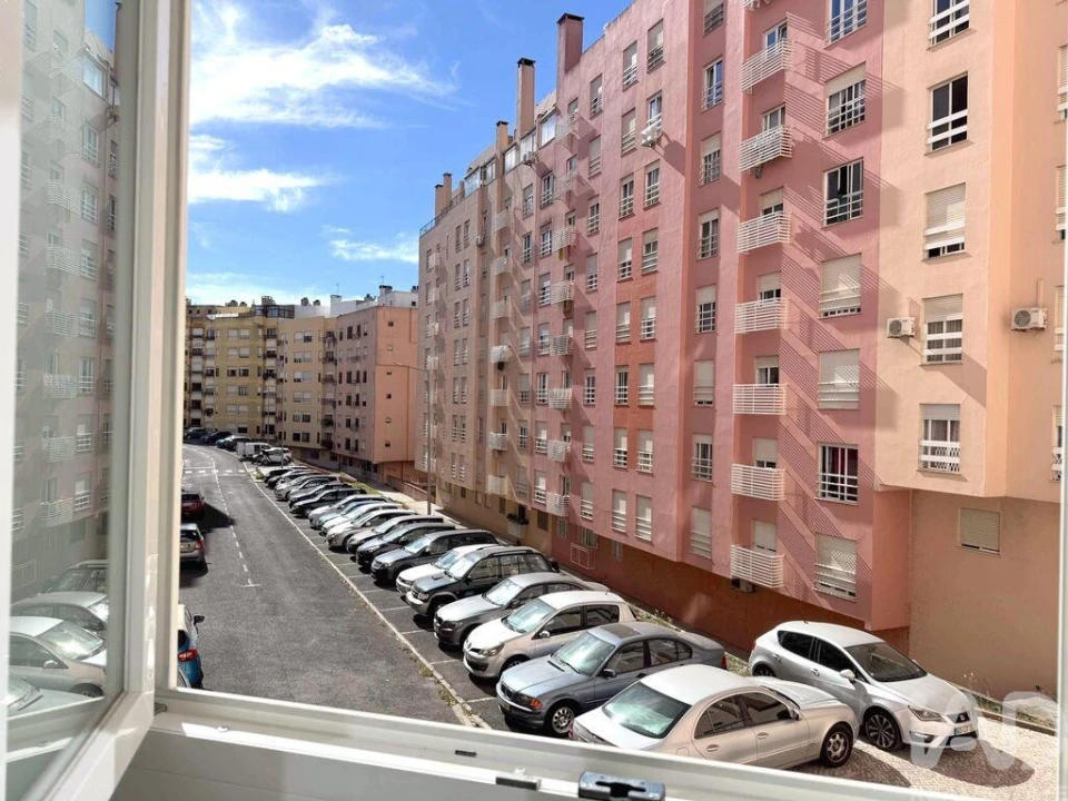 Apartamento T2 para Venda em Rio de Mouro Foto 4
