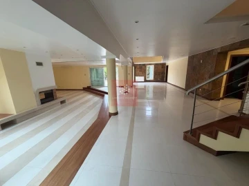 Moradia T6 para Venda em Queluz e Belas