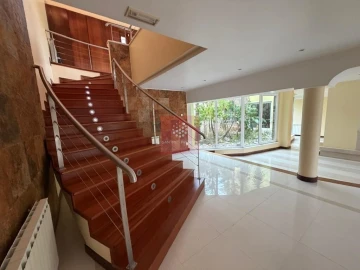 Moradia T6 para Venda em Queluz e Belas