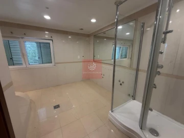 Moradia T6 para Venda em Queluz e Belas