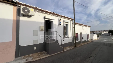 Moradia T1 para Venda em Albernoa e Trindade