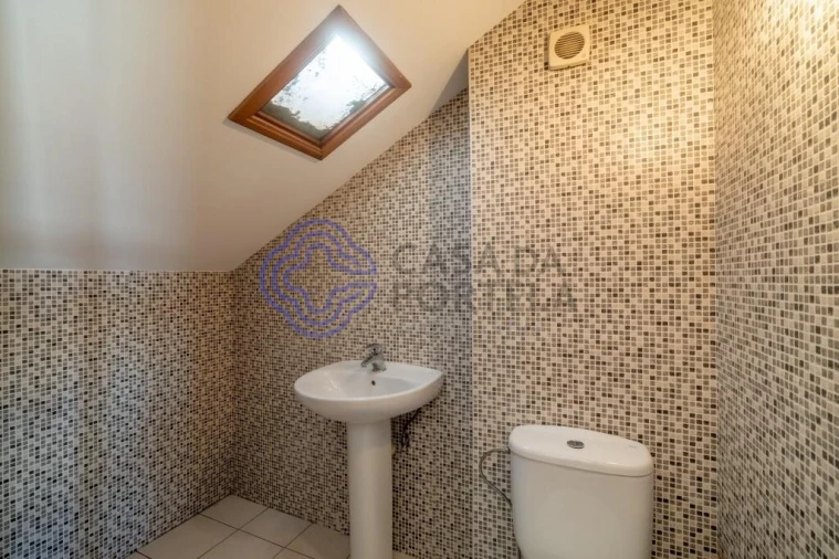 Moradia T4 para Venda em Arcozelo Foto 33
