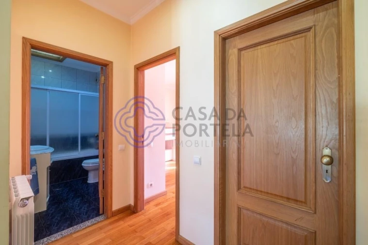 Moradia T4 para Venda em Arcozelo Foto 26